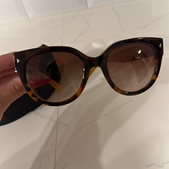 Prada oversize brown sunglasses - Picture 3 of 11